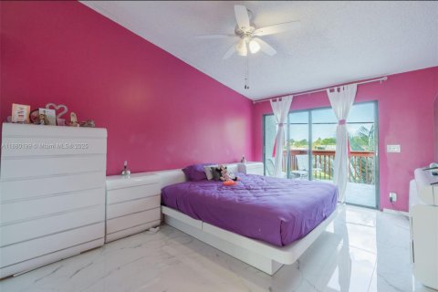Townhouse in West Palm Beach, Florida 3 bedrooms, 176.51 sq.m. № 1925011 - photo 29