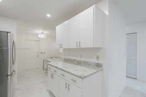 Townhouse in West Palm Beach, Florida 3 bedrooms, 176.51 sq.m. № 1925011 - photo 12