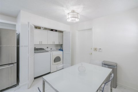 Townhouse in West Palm Beach, Florida 3 bedrooms, 176.51 sq.m. № 1925011 - photo 17