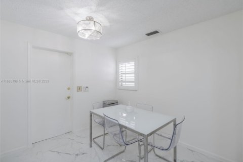 Townhouse in West Palm Beach, Florida 3 bedrooms, 176.51 sq.m. № 1925011 - photo 14