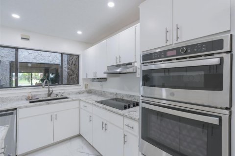 Townhouse in West Palm Beach, Florida 3 bedrooms, 176.51 sq.m. № 1925011 - photo 5