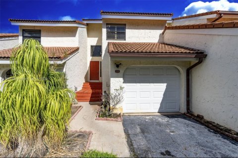 Townhouse in West Palm Beach, Florida 3 bedrooms, 176.51 sq.m. № 1925011 - photo 1