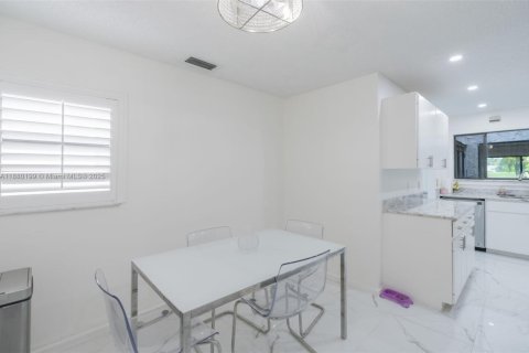 Townhouse in West Palm Beach, Florida 3 bedrooms, 176.51 sq.m. № 1925011 - photo 15