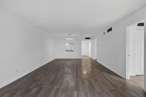 Copropriété à vendre à Lauderhill, Floride: 2 chambres, 104.98 m2 № 2083964 - photo 2