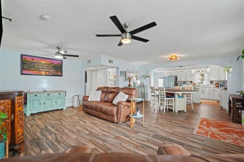 Villa ou maison à vendre à Tampa, Floride: 4 chambres, 151.62 m2 № 2389377 - photo 15