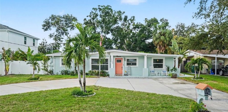 Villa ou maison à Tampa, Floride 4 chambres, 151.62 m2 № 2389377