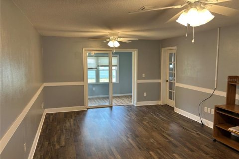 Condo in DeLand, Florida, 2 bedrooms  № 1754502 - photo 6