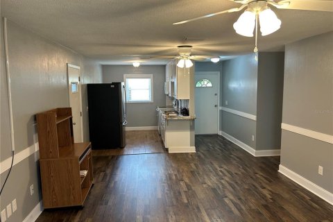 Condo in DeLand, Florida, 2 bedrooms  № 1754502 - photo 5