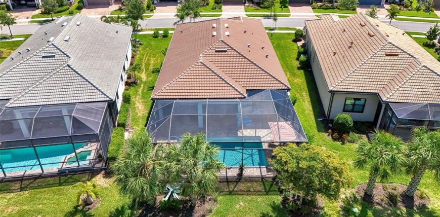 House in Venice, Florida 2 bedrooms, 175.86 sq.m. № 2428927