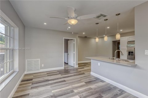 Immobilier commercial à vendre à Wilton Manors, Floride: 292.74 m2 № 1860328 - photo 11