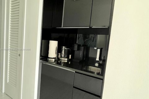 Copropriété à louer à Miami Beach, Floride: 52.3 m2 № 1950614 - photo 8