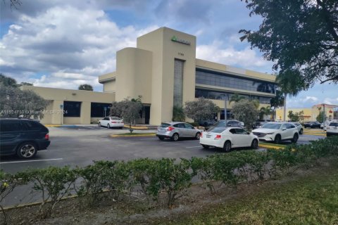 Oficina en alquiler en Oakland Park, Florida № 991969 - foto 1