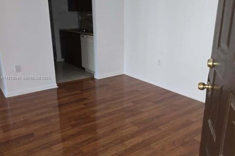 Снять в аренду кондоминиум в Майами, Флорида 2 спальни, 72.84м2, № 1983803 - фото 3