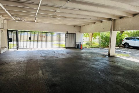 Appartement à louer à Miami, Floride: 1 chambre, 60.67 m2 № 2350750 - photo 12