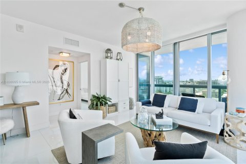 Condominio en alquiler en Miami Beach, Florida, 1 dormitorio, 76.18 m2 № 1935053 - foto 1