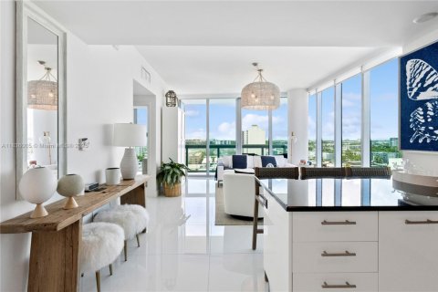 Condominio en alquiler en Miami Beach, Florida, 1 dormitorio, 76.18 m2 № 1935053 - foto 2