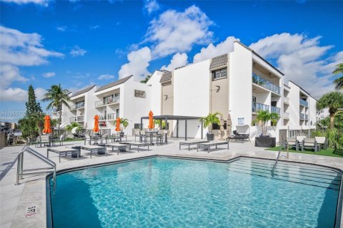 Copropriété à vendre à North Miami Beach, Floride: 2 chambres, 124.95 m2 № 2011911 - photo 20
