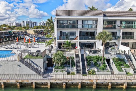 Copropriété à vendre à North Miami Beach, Floride: 2 chambres, 124.95 m2 № 2011911 - photo 23