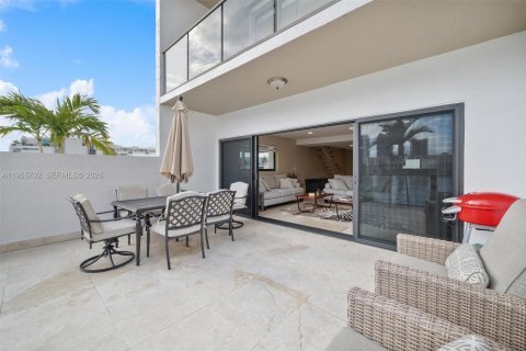Copropriété à vendre à North Miami Beach, Floride: 2 chambres, 124.95 m2 № 2011911 - photo 8