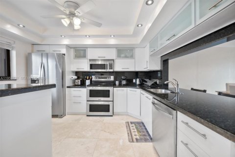 Copropriété à vendre à North Miami Beach, Floride: 2 chambres, 124.95 m2 № 2011911 - photo 11