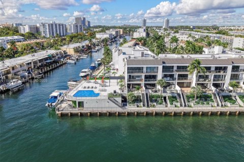 Copropriété à vendre à North Miami Beach, Floride: 2 chambres, 124.95 m2 № 2011911 - photo 24