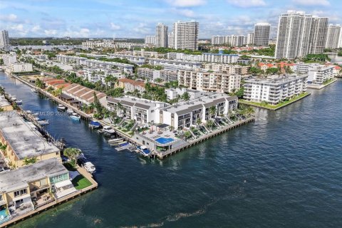 Copropriété à vendre à North Miami Beach, Floride: 2 chambres, 124.95 m2 № 2011911 - photo 25