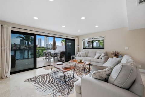 Copropriété à vendre à North Miami Beach, Floride: 2 chambres, 124.95 m2 № 2011911 - photo 2
