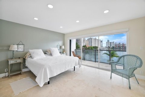 Copropriété à vendre à North Miami Beach, Floride: 2 chambres, 124.95 m2 № 2011911 - photo 13