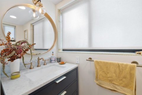Copropriété à vendre à North Miami Beach, Floride: 2 chambres, 124.95 m2 № 2011911 - photo 10