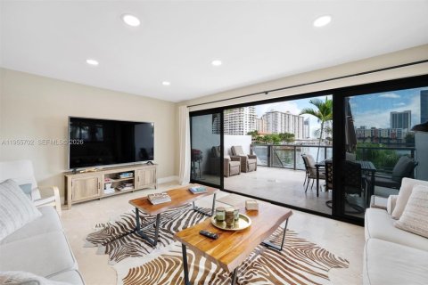 Copropriété à vendre à North Miami Beach, Floride: 2 chambres, 124.95 m2 № 2011911 - photo 3