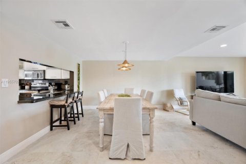 Copropriété à vendre à North Miami Beach, Floride: 2 chambres, 124.95 m2 № 2011911 - photo 9