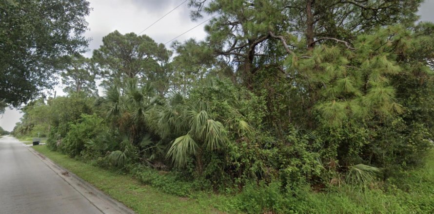 Terreno en Fort Pierce, Florida № 1228589