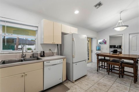 House in North Port, Florida 3 bedrooms, 114.55 sq.m. № 2156761 - photo 14