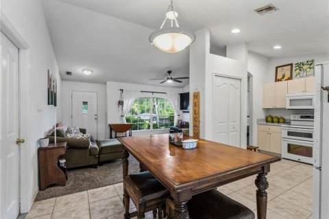 House in North Port, Florida 3 bedrooms, 114.55 sq.m. № 2156761 - photo 11