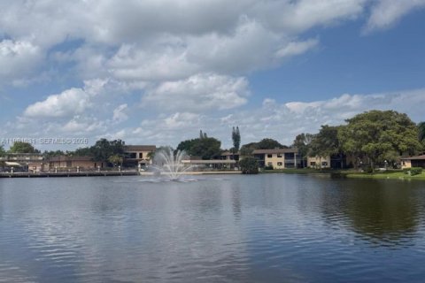 Copropriété à vendre à Hollywood, Floride: 2 chambres, 94.3 m2 № 2052490 - photo 30