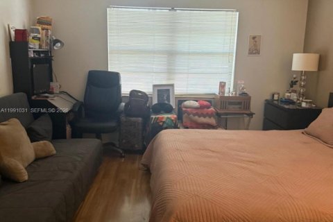 Copropriété à vendre à Hollywood, Floride: 2 chambres, 94.3 m2 № 2052490 - photo 13