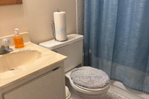Copropriété à vendre à Hollywood, Floride: 2 chambres, 94.3 m2 № 2052490 - photo 22