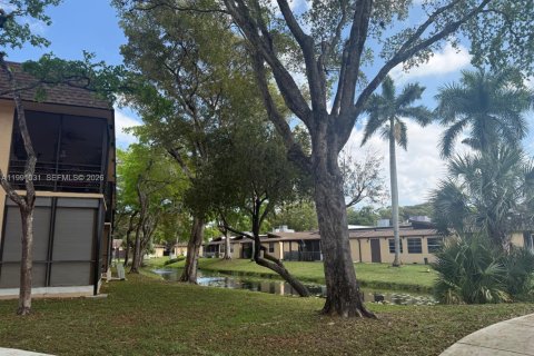 Copropriété à vendre à Hollywood, Floride: 2 chambres, 94.3 m2 № 2052490 - photo 27