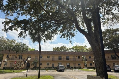 Copropriété à vendre à Hollywood, Floride: 2 chambres, 94.3 m2 № 2052490 - photo 17