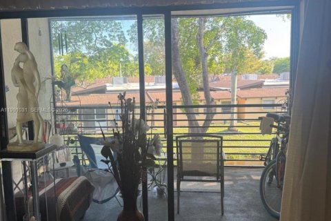 Copropriété à vendre à Hollywood, Floride: 2 chambres, 94.3 m2 № 2052490 - photo 25