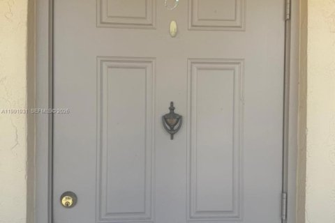 Copropriété à vendre à Hollywood, Floride: 2 chambres, 94.3 m2 № 2052490 - photo 2