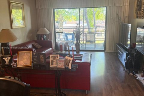 Copropriété à vendre à Hollywood, Floride: 2 chambres, 94.3 m2 № 2052490 - photo 11