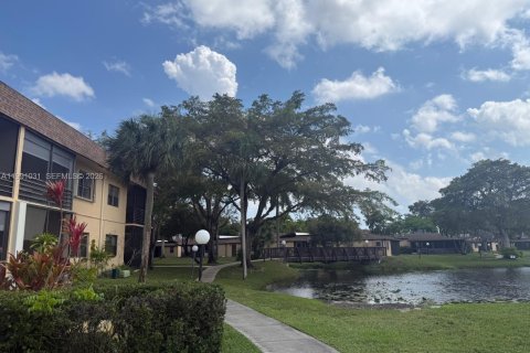 Copropriété à vendre à Hollywood, Floride: 2 chambres, 94.3 m2 № 2052490 - photo 3