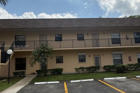 Copropriété à vendre à Hollywood, Floride: 2 chambres, 94.3 m2 № 2052490 - photo 18