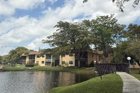 Copropriété à vendre à Hollywood, Floride: 2 chambres, 94.3 m2 № 2052490 - photo 28