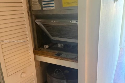 Copropriété à vendre à Hollywood, Floride: 2 chambres, 94.3 m2 № 2052490 - photo 24