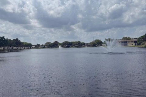 Copropriété à vendre à Hollywood, Floride: 2 chambres, 94.3 m2 № 2052490 - photo 29