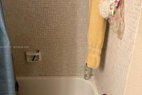 Copropriété à vendre à Hollywood, Floride: 2 chambres, 94.3 m2 № 2052490 - photo 23