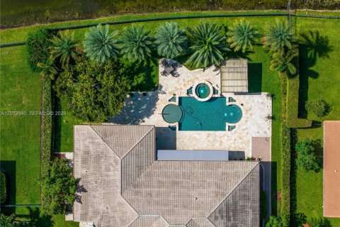 Villa ou maison à louer à Davie, Floride: 6 chambres, 430.6 m2 № 2252950 - photo 2