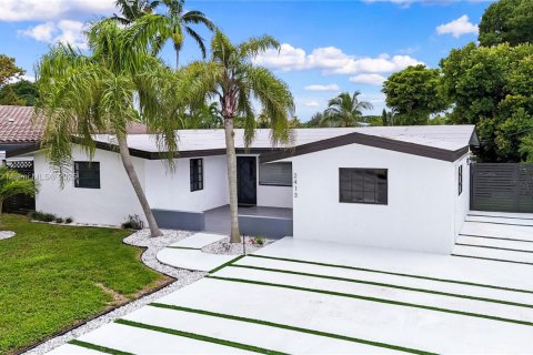 Casa en alquiler en Fort Lauderdale, Florida, 5 dormitorios, 218.6 m2 № 1930624 - foto 1